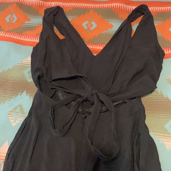 Cropped Jumpsuit with open tie back detail - Picture 2 of 2